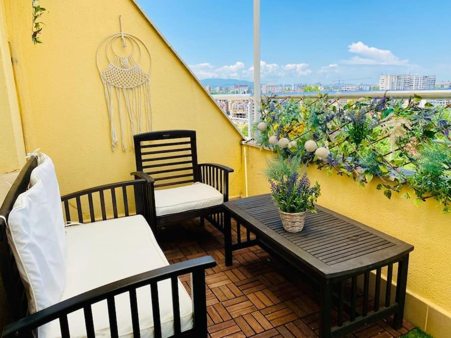 Stylish Magenta Apartment - Terrace & Free Parking Sófia Exterior foto